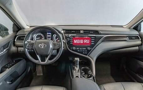 Toyota Camry, 2020 год, 2 850 000 рублей, 8 фотография