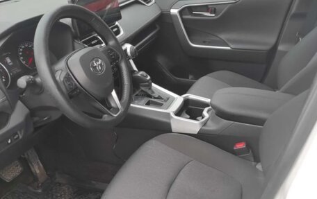 Toyota RAV4, 2020 год, 3 000 000 рублей, 9 фотография