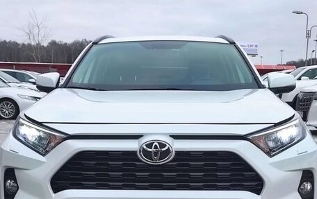 Toyota RAV4, 2020 год, 3 000 000 рублей, 2 фотография