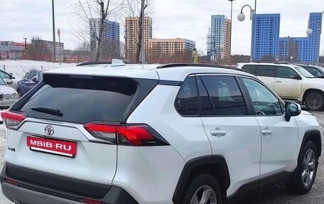 Toyota RAV4, 2020 год, 3 000 000 рублей, 6 фотография