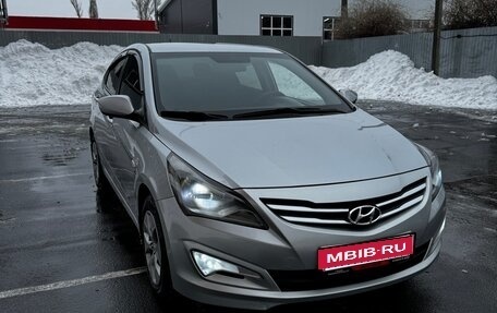 Hyundai Solaris II рестайлинг, 2015 год, 915 000 рублей, 2 фотография