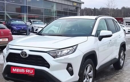 Toyota RAV4, 2020 год, 3 000 000 рублей, 4 фотография