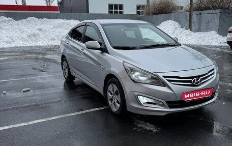 Hyundai Solaris II рестайлинг, 2015 год, 915 000 рублей, 3 фотография