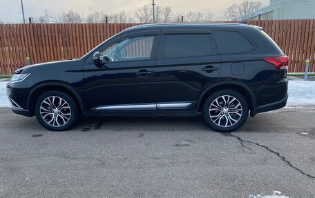 Mitsubishi Outlander III рестайлинг 3, 2017 год, 2 350 000 рублей, 1 фотография