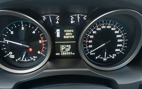 Toyota Land Cruiser 200, 2012 год, 2 950 000 рублей, 10 фотография