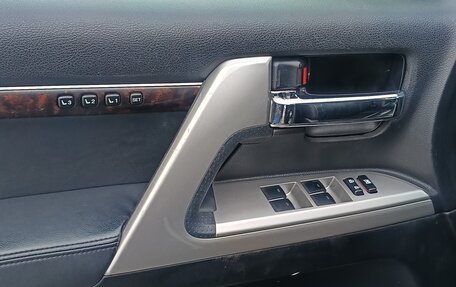 Toyota Land Cruiser 200, 2012 год, 2 950 000 рублей, 8 фотография