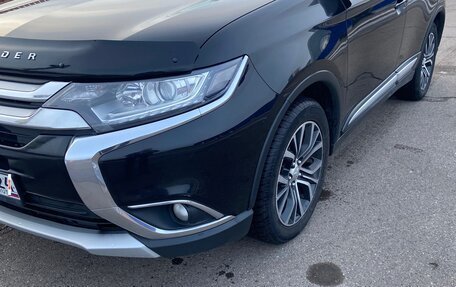 Mitsubishi Outlander III рестайлинг 3, 2017 год, 2 350 000 рублей, 3 фотография