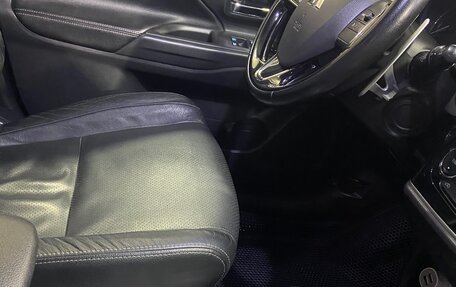 Mitsubishi Outlander III рестайлинг 3, 2017 год, 2 350 000 рублей, 7 фотография