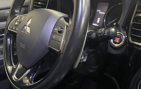 Mitsubishi Outlander III рестайлинг 3, 2017 год, 2 350 000 рублей, 6 фотография