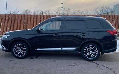 Mitsubishi Outlander III рестайлинг 3, 2017 год, 2 350 000 рублей, 2 фотография