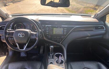 Toyota Camry, 2018 год, 2 650 000 рублей, 9 фотография