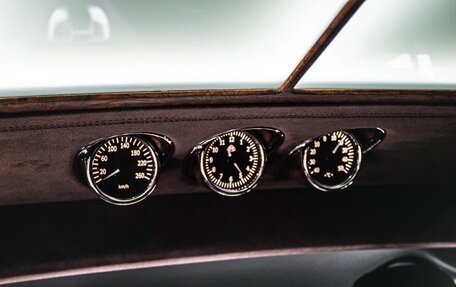 Mercedes-Benz V-Класс, 2018 год, 18 900 000 рублей, 25 фотография