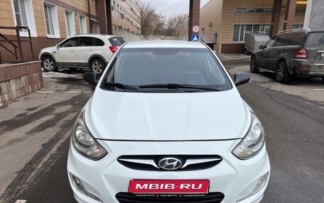 Hyundai Solaris II рестайлинг, 2011 год, 690 000 рублей, 1 фотография