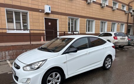 Hyundai Solaris II рестайлинг, 2011 год, 690 000 рублей, 3 фотография