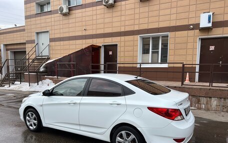 Hyundai Solaris II рестайлинг, 2011 год, 690 000 рублей, 5 фотография