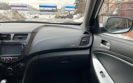 Hyundai Solaris II рестайлинг, 2011 год, 690 000 рублей, 19 фотография