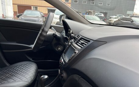 Hyundai Solaris II рестайлинг, 2011 год, 690 000 рублей, 24 фотография