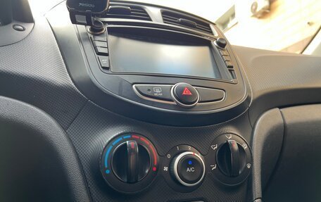 Hyundai Solaris II рестайлинг, 2011 год, 690 000 рублей, 32 фотография