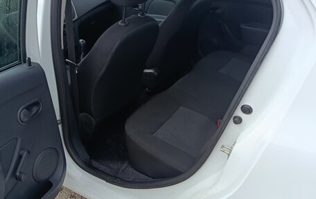 Renault Logan II, 2016 год, 720 000 рублей, 10 фотография