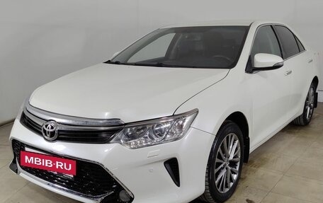 Toyota Camry, 2017 год, 2 110 000 рублей, 3 фотография