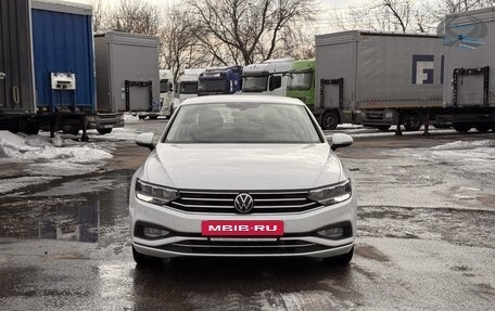 Volkswagen Passat B8 рестайлинг, 2021 год, 2 700 000 рублей, 2 фотография