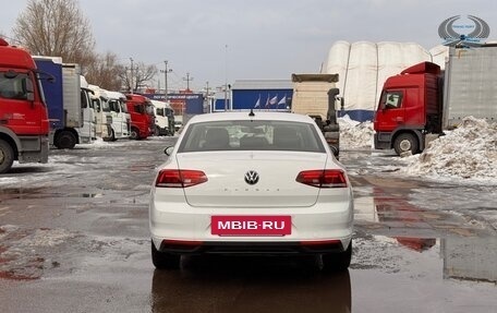 Volkswagen Passat B8 рестайлинг, 2021 год, 2 700 000 рублей, 6 фотография