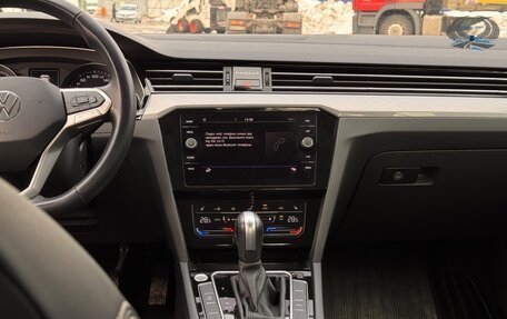 Volkswagen Passat B8 рестайлинг, 2021 год, 2 700 000 рублей, 24 фотография