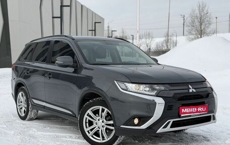 Mitsubishi Outlander III рестайлинг 3, 2021 год, 2 900 000 рублей, 1 фотография