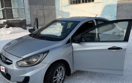 Hyundai Solaris II рестайлинг, 2011 год, 720 000 рублей, 2 фотография
