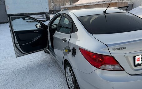 Hyundai Solaris II рестайлинг, 2011 год, 720 000 рублей, 5 фотография