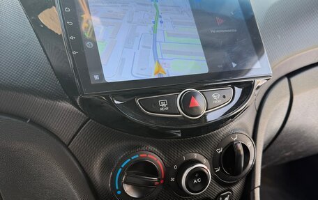 Hyundai Solaris II рестайлинг, 2011 год, 720 000 рублей, 13 фотография