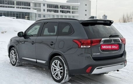 Mitsubishi Outlander III рестайлинг 3, 2021 год, 2 900 000 рублей, 4 фотография