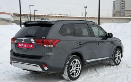 Mitsubishi Outlander III рестайлинг 3, 2021 год, 2 900 000 рублей, 6 фотография