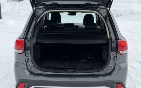 Mitsubishi Outlander III рестайлинг 3, 2021 год, 2 900 000 рублей, 13 фотография