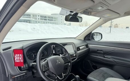 Mitsubishi Outlander III рестайлинг 3, 2021 год, 2 900 000 рублей, 17 фотография