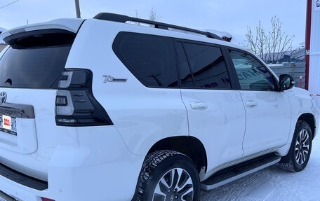 Toyota Land Cruiser Prado 150 рестайлинг 2, 2021 год, 8 100 000 рублей, 3 фотография