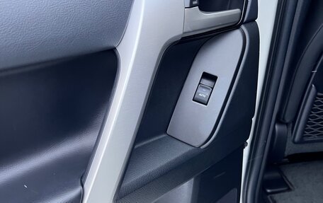 Toyota Land Cruiser Prado 150 рестайлинг 2, 2021 год, 8 100 000 рублей, 10 фотография