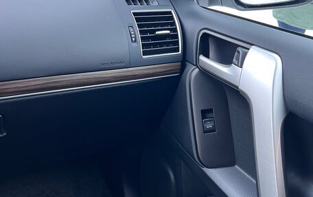 Toyota Land Cruiser Prado 150 рестайлинг 2, 2021 год, 8 100 000 рублей, 11 фотография