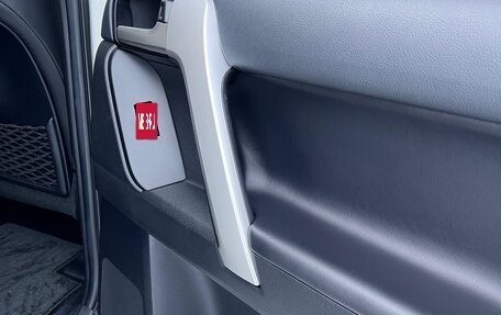 Toyota Land Cruiser Prado 150 рестайлинг 2, 2021 год, 8 100 000 рублей, 8 фотография