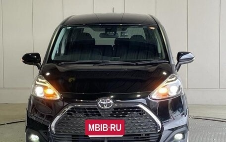 Toyota Sienta II, 2022 год, 1 420 000 рублей, 2 фотография