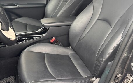 Toyota Prius IV XW50, 2018 год, 1 980 000 рублей, 12 фотография