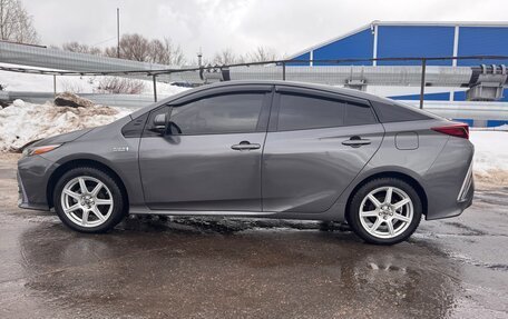 Toyota Prius IV XW50, 2018 год, 1 980 000 рублей, 8 фотография