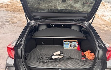 Toyota Prius IV XW50, 2018 год, 1 980 000 рублей, 9 фотография