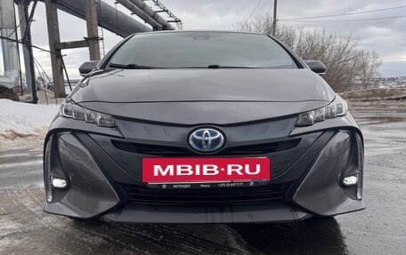 Toyota Prius IV XW50, 2018 год, 1 980 000 рублей, 4 фотография