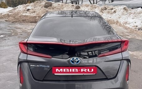 Toyota Prius IV XW50, 2018 год, 1 980 000 рублей, 6 фотография