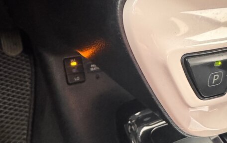 Toyota Prius IV XW50, 2018 год, 1 980 000 рублей, 21 фотография