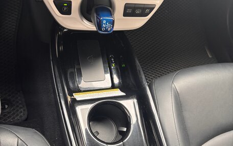 Toyota Prius IV XW50, 2018 год, 1 980 000 рублей, 19 фотография