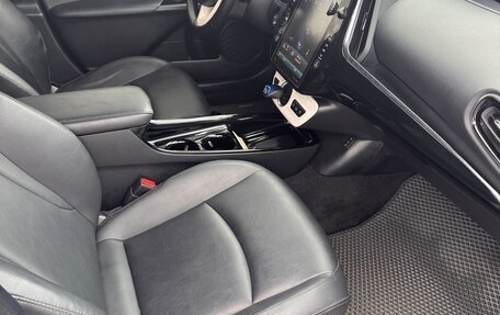 Toyota Prius IV XW50, 2018 год, 1 980 000 рублей, 23 фотография