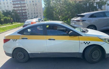 Hyundai Solaris II рестайлинг, 2016 год, 350 000 рублей, 3 фотография