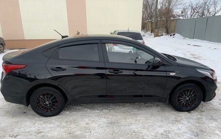 Hyundai Solaris II рестайлинг, 2018 год, 1 300 000 рублей, 4 фотография